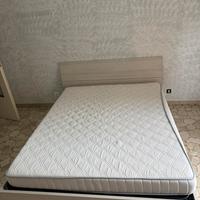 Letto matrimoniale con contenitore