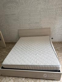 Letto matrimoniale con contenitore