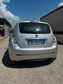 Lancia y