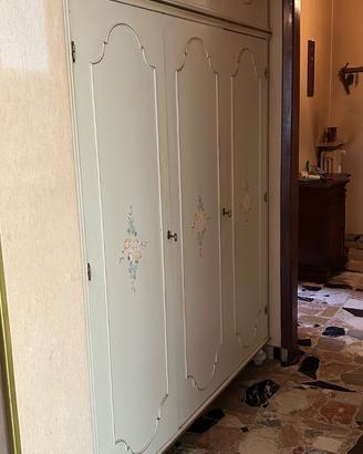 Armadio veneziano legno massello decorato a mano