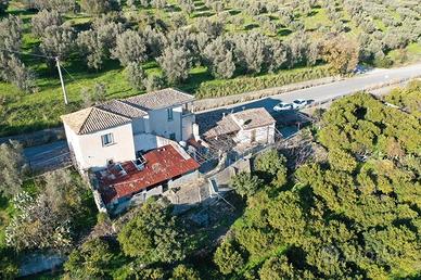 Squillace casale con terreno