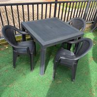 Tavoli e sedie di plastica
