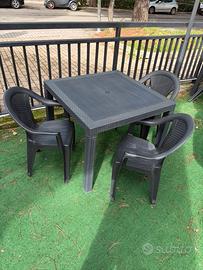 Tavoli e sedie di plastica