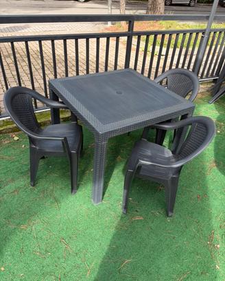 Tavoli e sedie di plastica