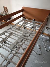 Letto ospedaliero con materasso antidecubito
