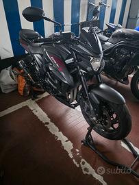 SUZUKI GSX S 750