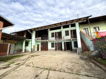 CASCINA CARATTERISTICA CON AMPIO CORTILE PRIVATO