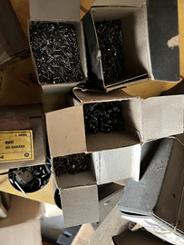 Chiodi, fibbie, cerniere e occhielli