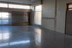 Negozio fronte strada con magazzino interrato