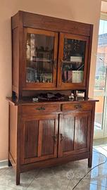 Imponente Credenza con Vetrina in Legno