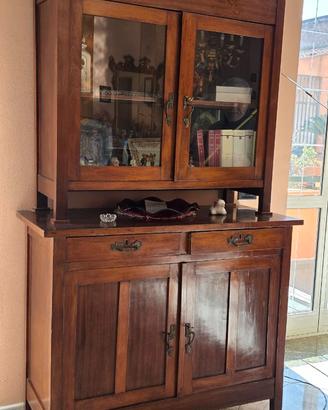 Imponente Credenza con Vetrina in Legno