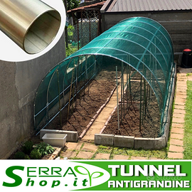 Serra tunnel con rete antigrandine arco acciaio