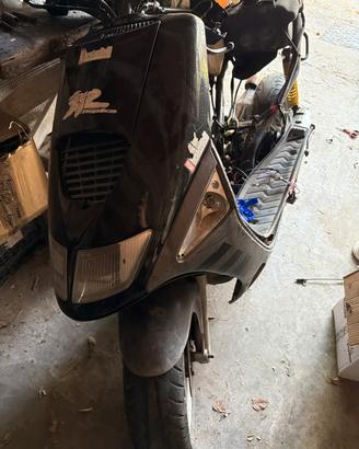Aprilia Sr 50. Vèndo intero o a pezzi di ricambio