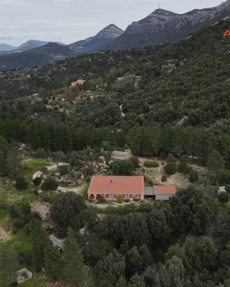 Casa Indipendente di 220 mq con 1,6 Ettari di Terr