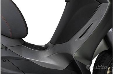 Copertura centrale sx carbon look piaggio beverly
