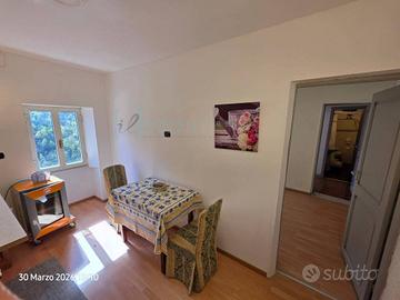 Rustico / Casale di 90 m² con più di 5 locali a Na