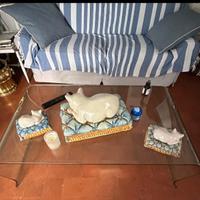 Tavolino in vetro sa soggiorno 