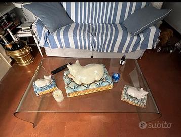 Tavolino in vetro sa soggiorno 