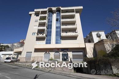 Box / Garage di 156 m² a Catanzaro
