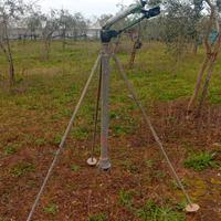 irrigatore a battente montato su un treppiede
