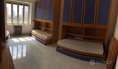 Camera doppia in condivisione per studentesse