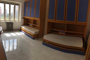 Camera doppia in condivisione per studentesse