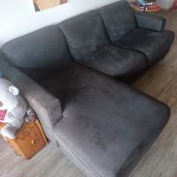 divano a tre sedute con chaise longue