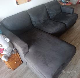 divano a tre sedute con chaise longue