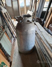 bidone per latte antico