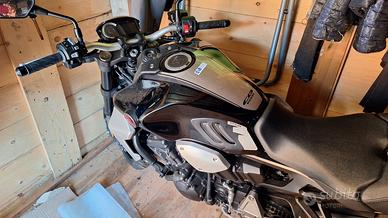 Cb 1000 r