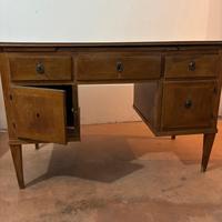 Scrittoio da centro del 700 antiquariato