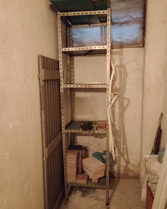 Scaffale in metallo rinforzato -
