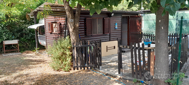 Roulotte stanziale con casetta in legno