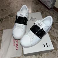 Valentino Rockstar numero 44