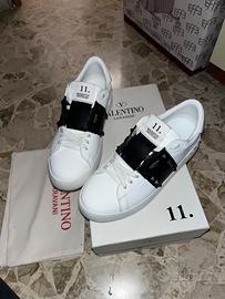 Valentino Rockstar numero 44