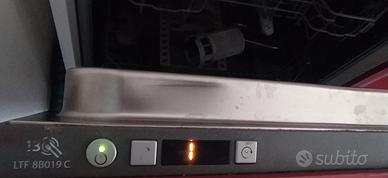 Lavastoviglie Ariston Hotpoint A+ 13 coperti error