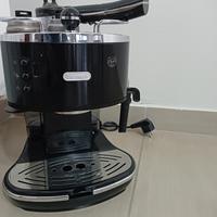 macchina per il caffè espresso e cap. De Longhi 
