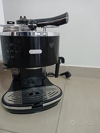 macchina per il caffè espresso e cap. De Longhi 