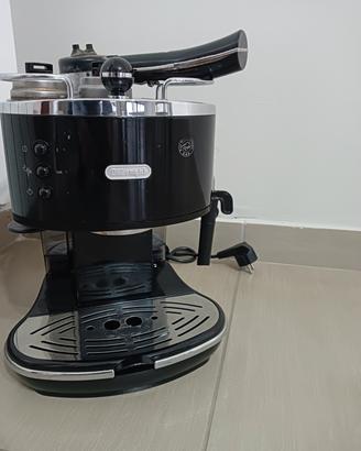 macchina per il caffè espresso e cap. De Longhi 
