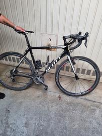bicicletta da corsa scott addict carbonio