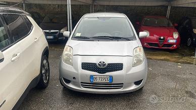 TOYOTA Yaris 1.0 5 porte Sol