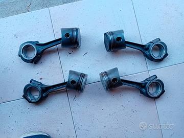motore monoblocco con pistoni e bielle mini classi