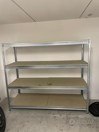 Scaffale compinibile ad incastro