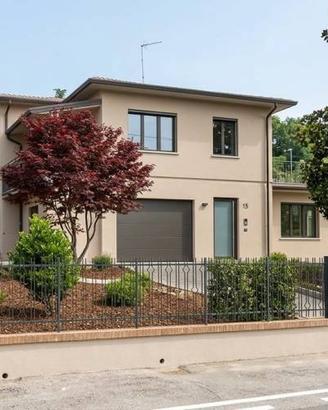 Villa di 172 m² con più di 5 locali e box auto dop