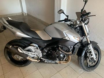 Moto suzuki gsr 600