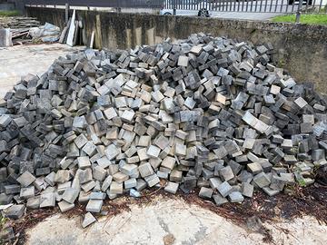 Cubetti tozzetti in pietra