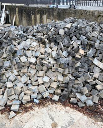 Cubetti tozzetti in pietra