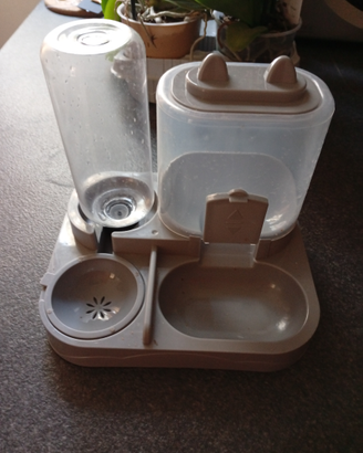 Dispenser cibo e acqua