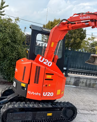 E197 ESCAVATORE 20 q KUBOTA GIROSAGOMA