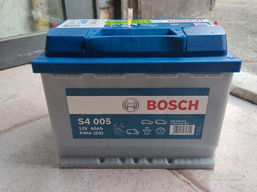 Batteria auto Bosch 12 V da 60 Ampere - nuova